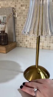 Luminária de Mesa Elegante