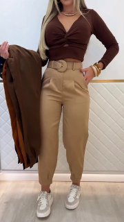 Conjunto de Blusa e Calça Feminina